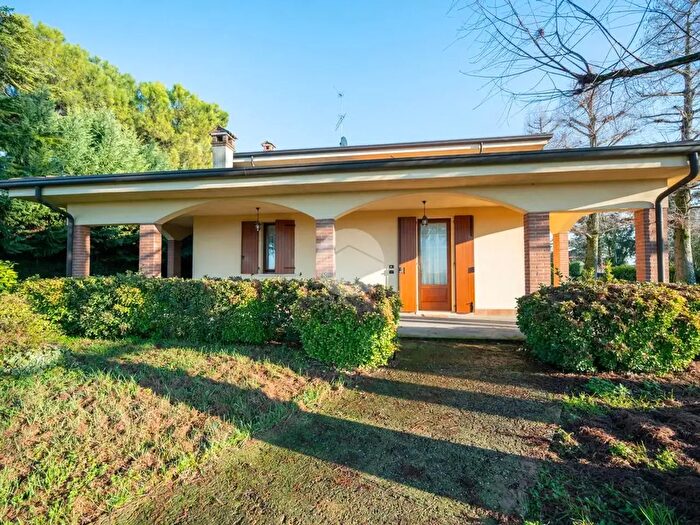 Casa quadrilocale in vendita in Via Antonio Gramsci, Castellucchio