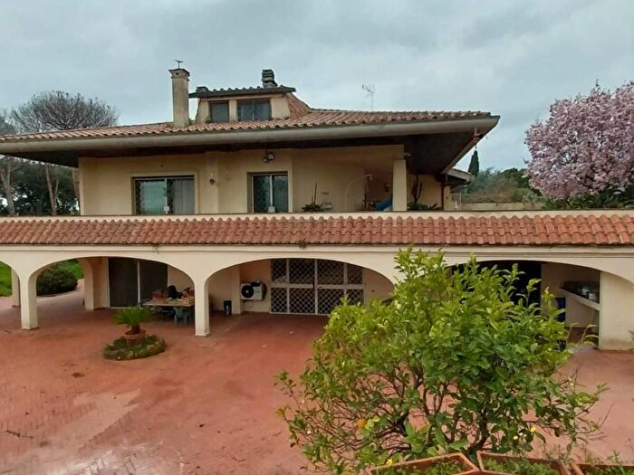 Casa con 6 locali in affitto in Via del Fosso della Castelluccia, Castel di Leva, Roma