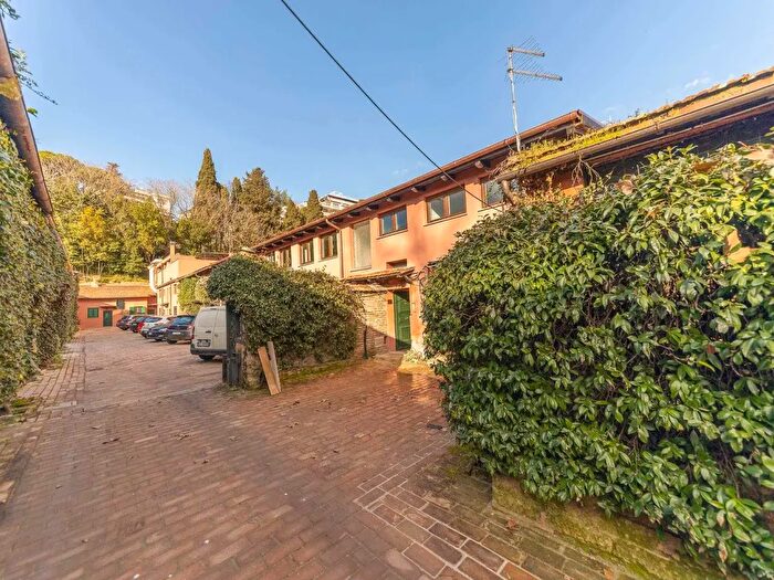 Appartamento trilocale in vendita in Viale Tor di Quinto, Roma