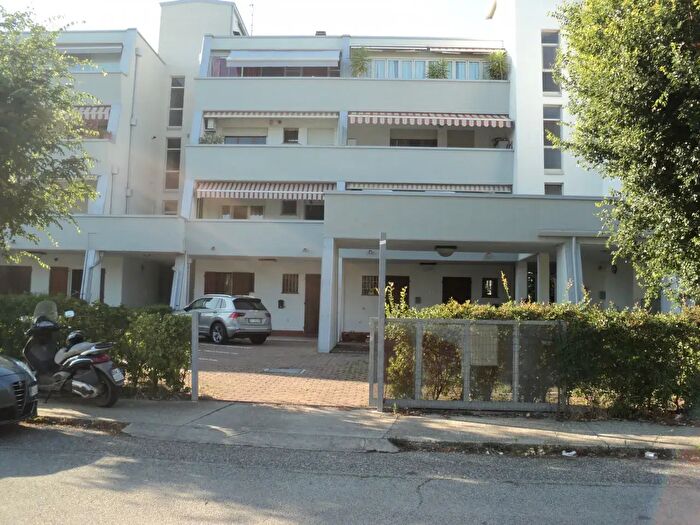 Appartamento bilocale in vendita in Via Carracci, Comacchio