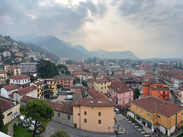 Appartamento bilocale in affitto in Piazza Vittorio Veneto, Centro, Calolziocorte