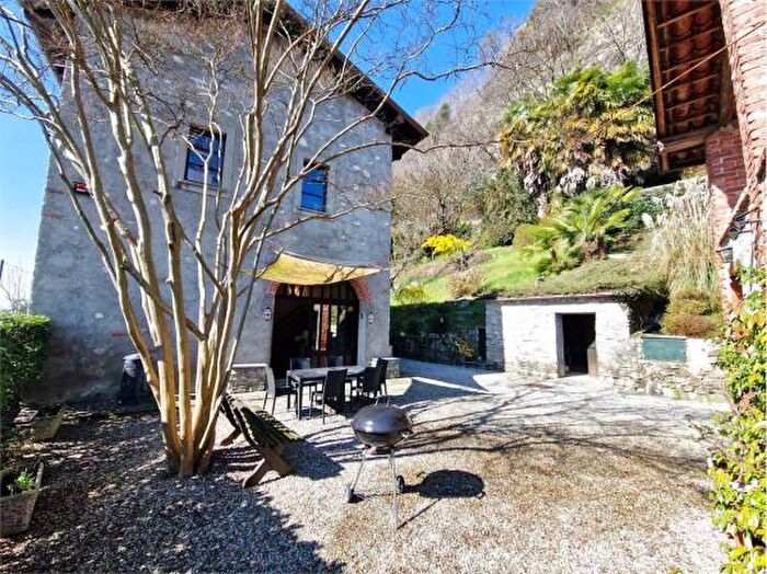 Casa con 5 locali in vendita in Via Roma, Monvalle