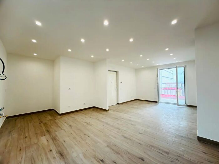 Appartamento quadrilocale in vendita in Via Aspromonte, Napoli