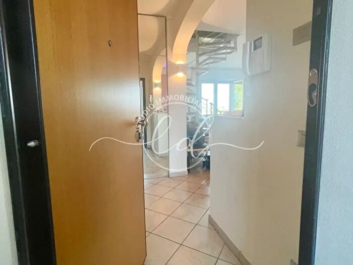 Appartamento con 7 locali in vendita in Viareggio