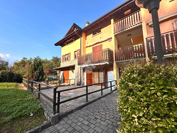 Appartamento bilocale in vendita in Via Mamma Calvi, Piazza Brembana