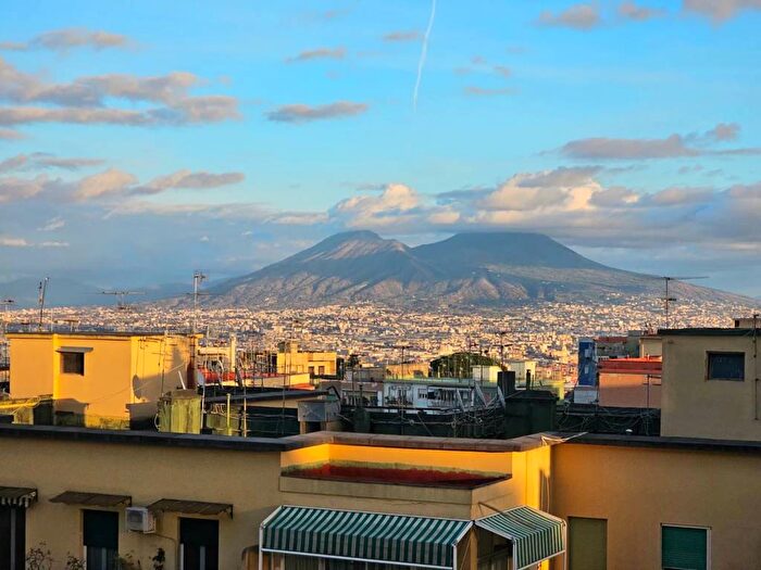 Appartamento quadrilocale in affitto in Via Giuseppe Orsi, Arenella, Napoli