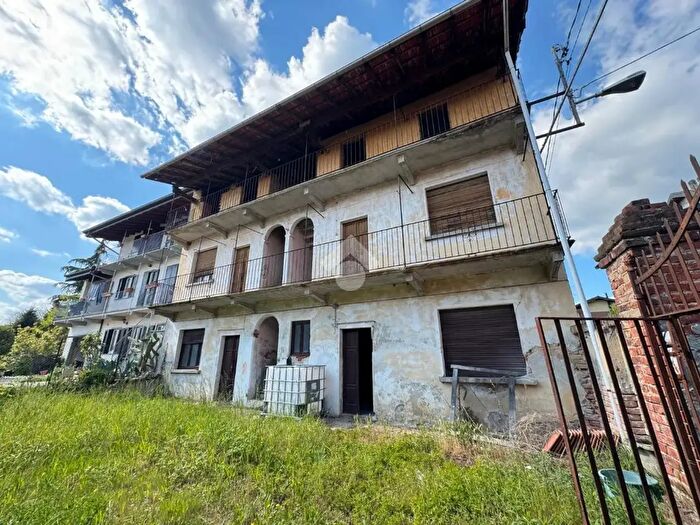 Casa con 5 locali in vendita in Via per Suno, Mezzomerico