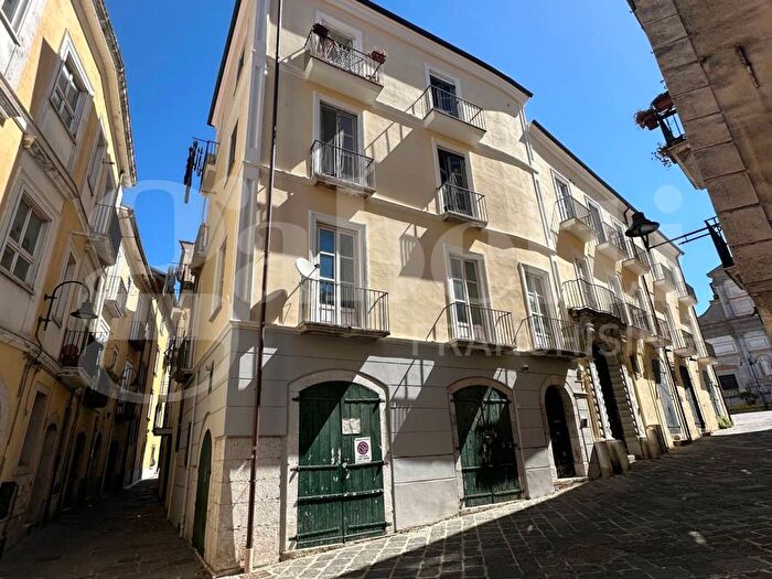 Appartamento bilocale in affitto in Via Duomo, Centro Storico, Avellino