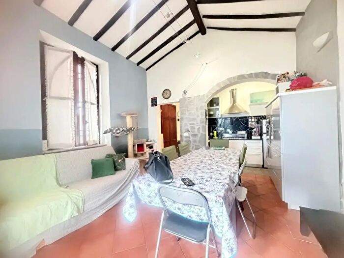 Appartamento trilocale in vendita in Massa