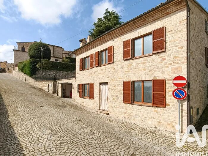 Casa con 6 locali in vendita in Via Valle, Montelparo