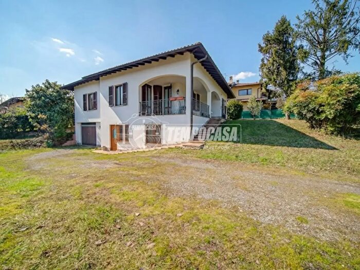 Casa con 5 locali in vendita in Via Cesare Battisti, Gazzada Schianno