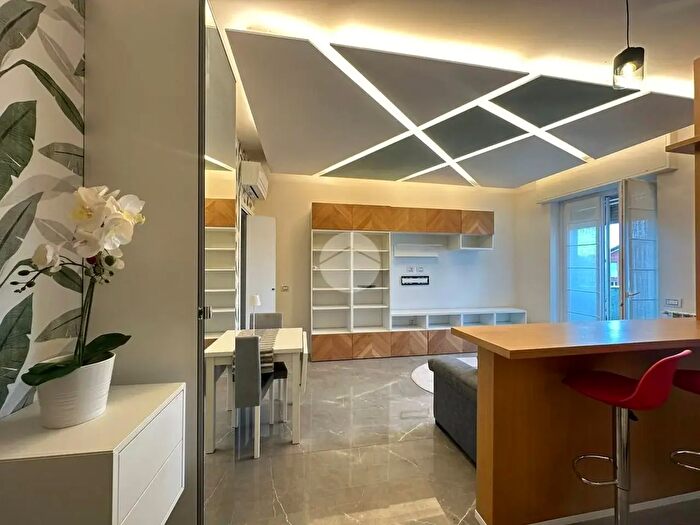 Appartamento trilocale in affitto in Viale Ungheria, Milano
