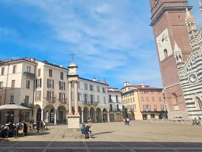 Appartamento trilocale in affitto in Piazza Duomo, Monza