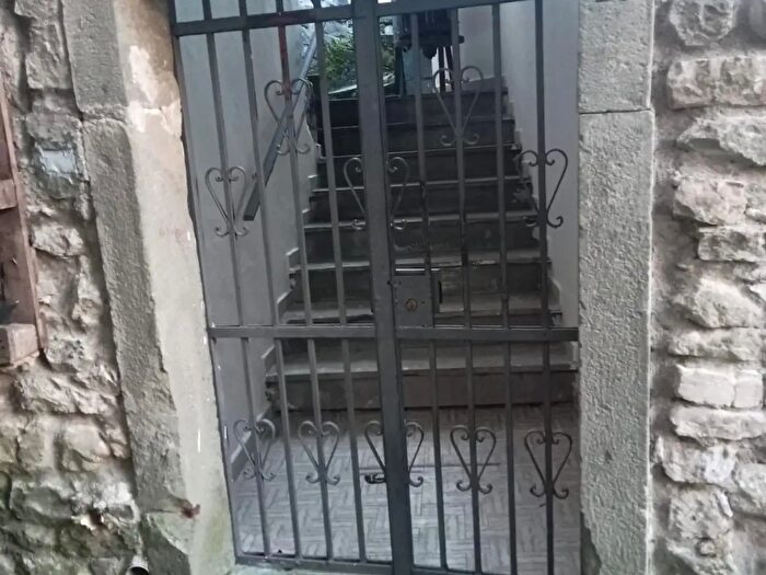 Casa con 5 locali in affitto in Comano