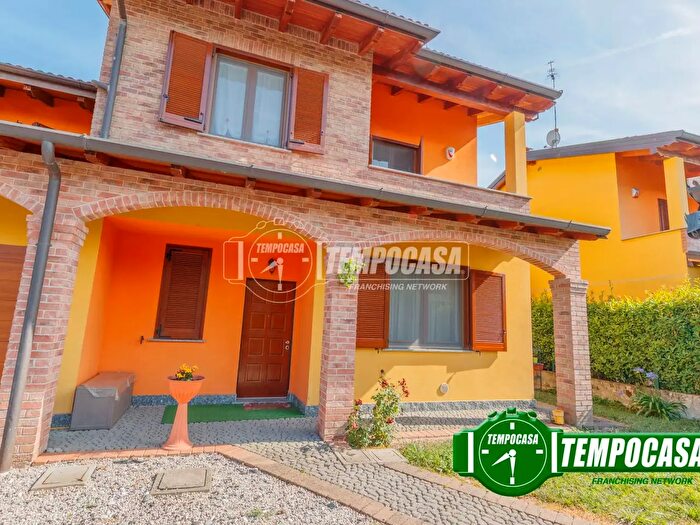 Casa quadrilocale in vendita in Via Pierina Tagliabue, Bereguardo