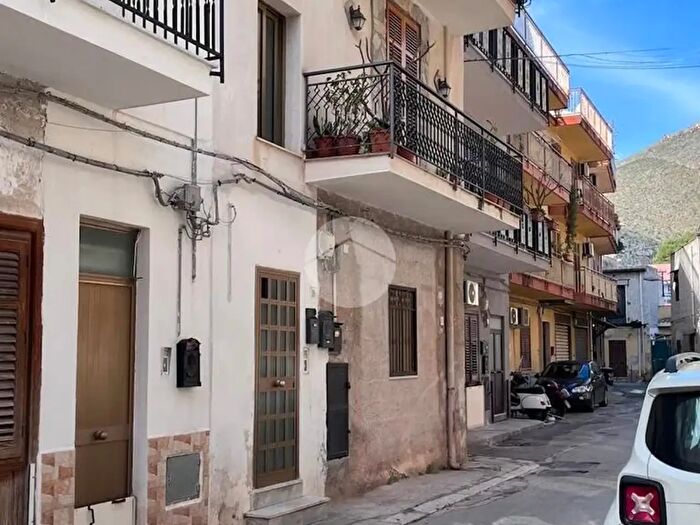 Appartamento quadrilocale in vendita in Vicolo Mancuso, Palermo