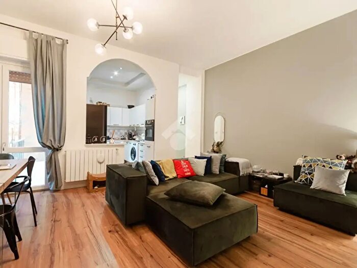 Appartamento trilocale in vendita in Via Giacinto Bruzzesi, Milano