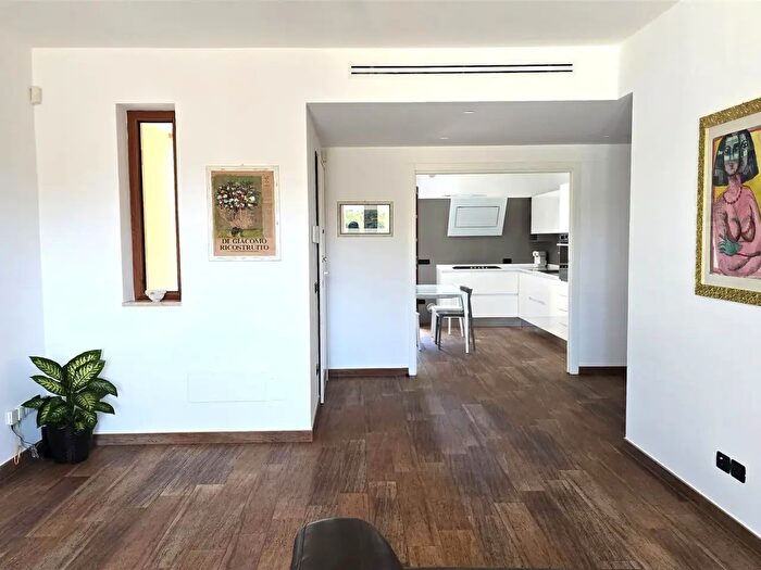 Casa con 10 locali in vendita in Via Baione, Monopoli