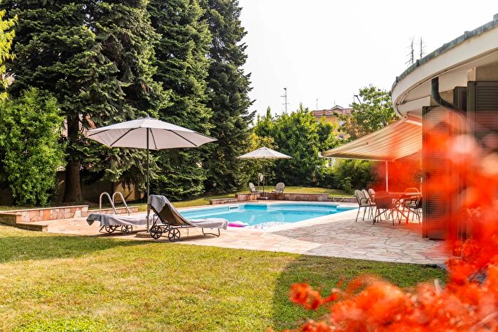 Casa con 5 locali in vendita in Bareggio