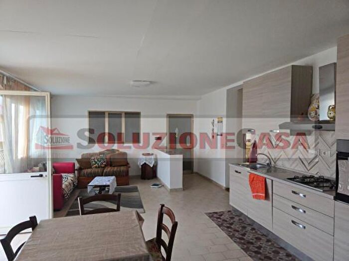 Appartamento con 5 locali in vendita in Via Verdura, Furci Siculo