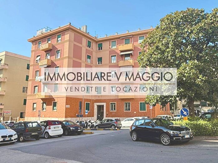 Appartamento trilocale in affitto in Piazza Giuseppe Rensi, Albaro, Genova