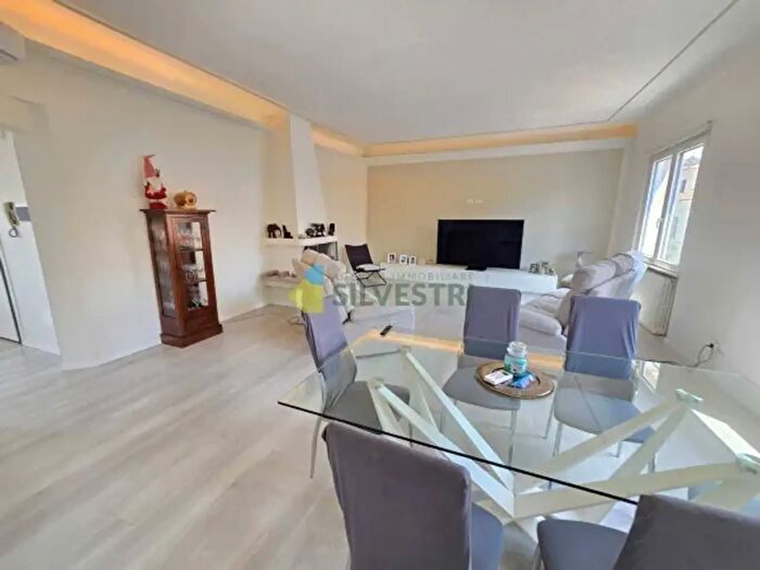 Appartamento trilocale in vendita in Galliate