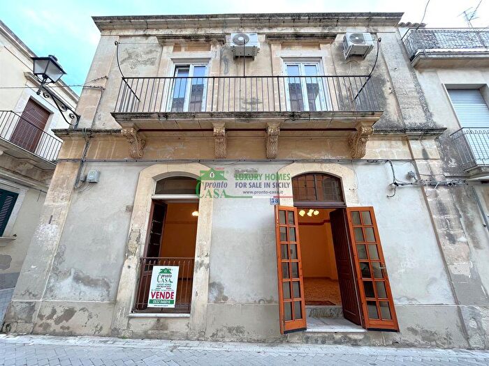 Casa con 5 locali in vendita in Via Rollo, Modica
