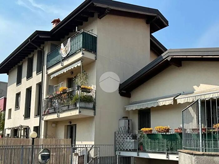 Appartamento trilocale in vendita in Via Cascina Valera, Pessano Con Bornago