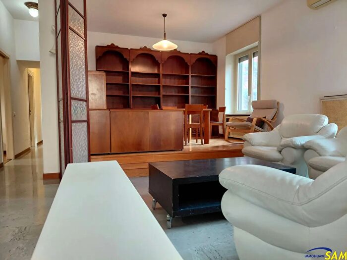 Appartamento con 5 locali in affitto in Via Colletta, Milano