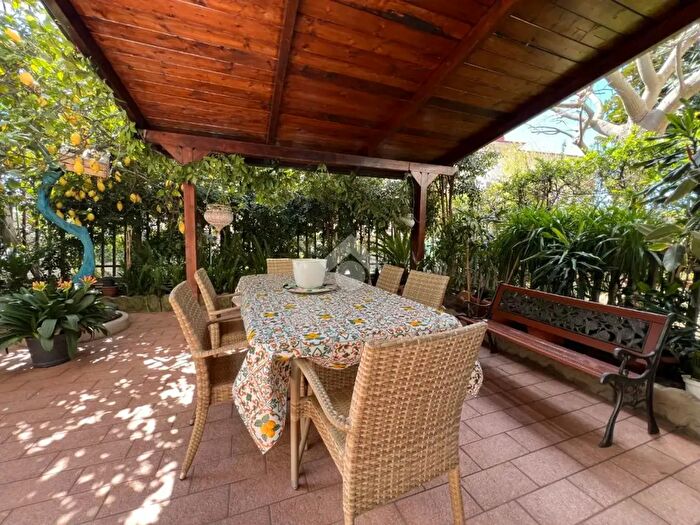 Casa con 6 locali in vendita in Via Antonio Segni, Lamezia Terme