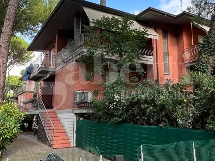 Appartamento quadrilocale in vendita in Viale Milano a, Cervia