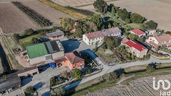 Casa con 7 locali in vendita in Via Signora, Copparo