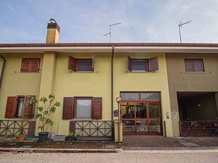 Casa trilocale in vendita in Viale delle Mimose, Campoformido