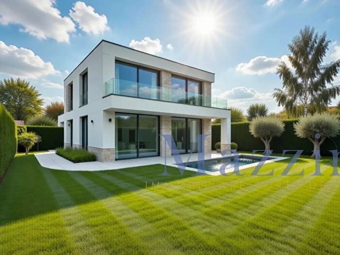 Casa con 10 locali in vendita in Via dellAcqua, Forte Dei Marmi