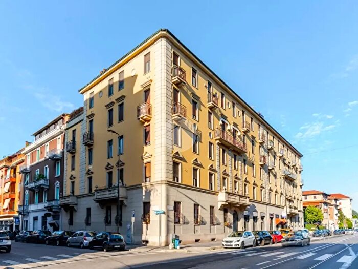 Appartamento trilocale in vendita in Via delle Forze Armate, Milano