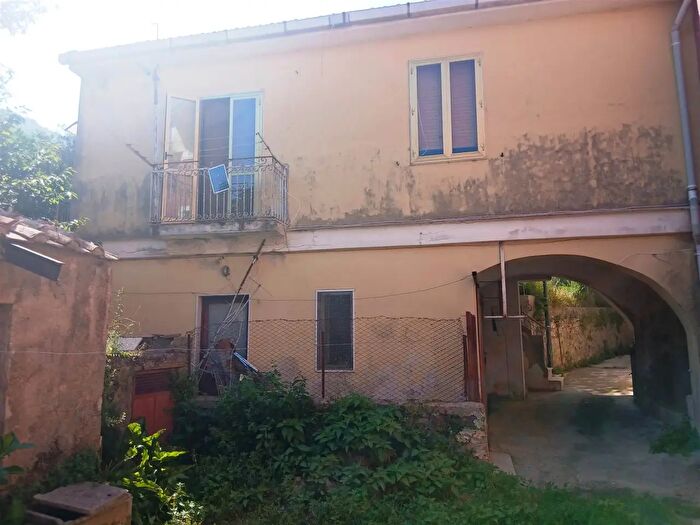 Appartamento con 5 locali in vendita in Baronissi