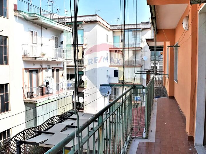 Appartamento trilocale in vendita in Via Abate Desiderio, Napoli