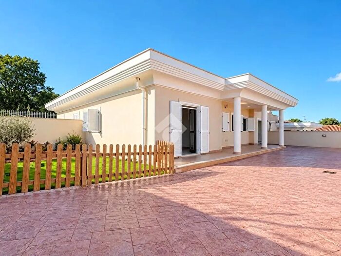 Casa trilocale in vendita in Via Sulmona, Anzio