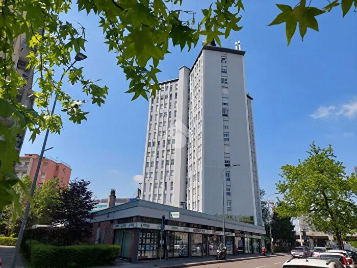 Appartamento quadrilocale in vendita in Via Gallarate, Milano