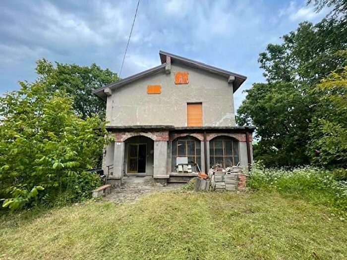 Casa con 10 locali in vendita in Camugnano