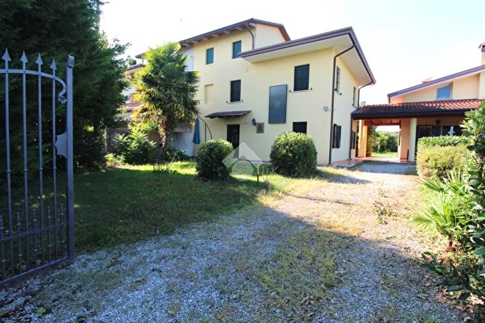 Casa con 11 locali in vendita in Via Colombara, San Michele Al Tagliamento