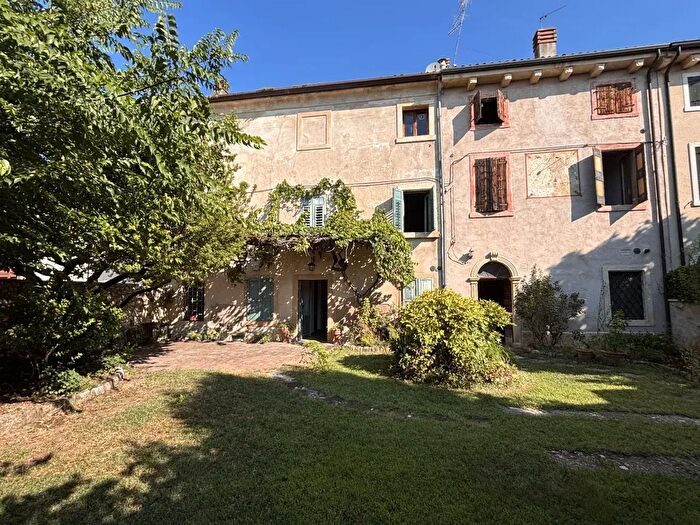 Casa con 7 locali in vendita in Via Ungheria, Illasi