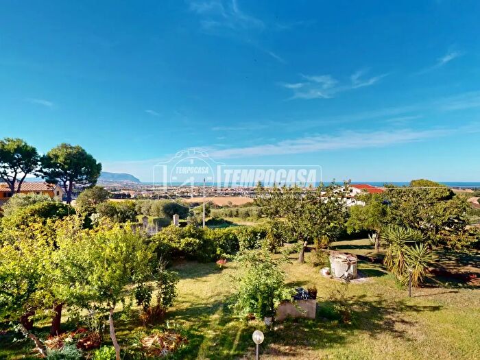 Appartamento quadrilocale in vendita in Via Leonessa, Loreto
