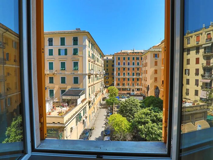 Appartamento con 7 locali in vendita in Via Trebisonda, Genova