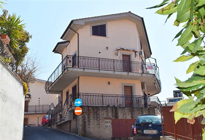 Appartamento trilocale in vendita in Via Domenico Benedetti, Morlupo