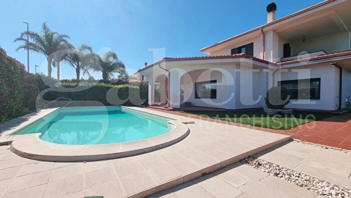 Casa con 5 locali in vendita in Via Vecchia Trani Corato, Trani