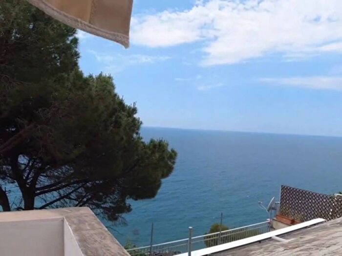 Appartamento trilocale in affitto in Località Chiavarino, Framura