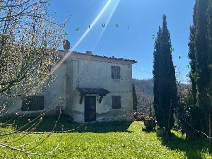 Casa con 6 locali in vendita in Vicchio