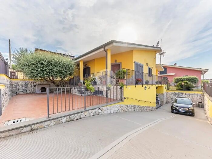 Casa quadrilocale in vendita in Via del Fosso di Sant'Andrea, Roma