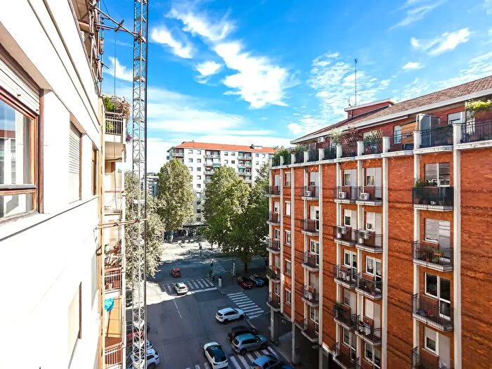 Appartamento trilocale in vendita in Via Guala, Torino